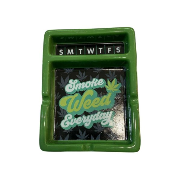 cenicero smoke weed everyday